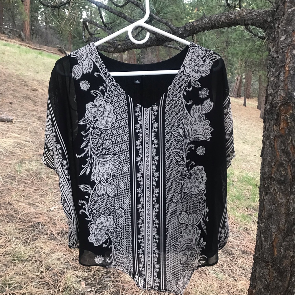 Roz & Ali Black Floral Print V-Neck Top